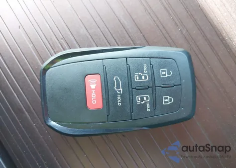 2021 Toyota Sienna Le z USA, uszkodzony, nr VIN 5TDKSKFCXMS024387